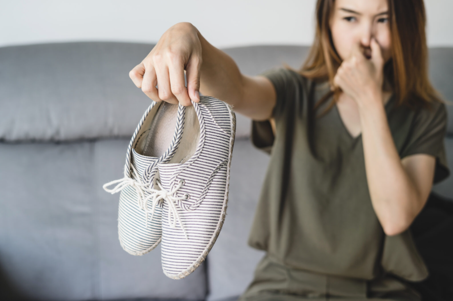 Comment nettoyer l'intérieur des chaussures et enlever les mauvaises odeurs  ?