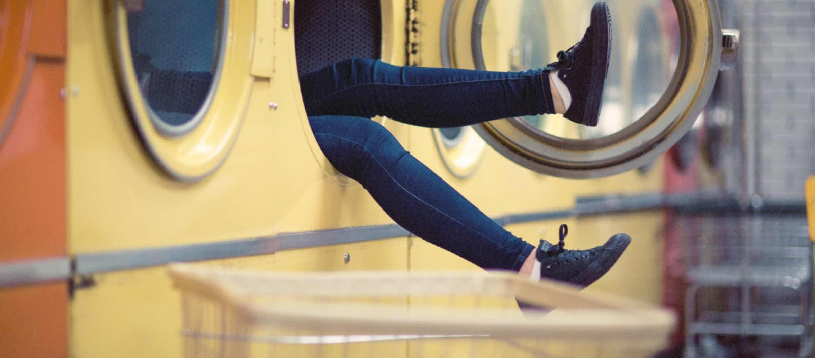 Les erreurs à ne plus faire pour bien laver ses chaussures au lave linge :  Femme Actuelle Le MAG