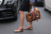 Livia Nunes Marques portant des sandales tendance