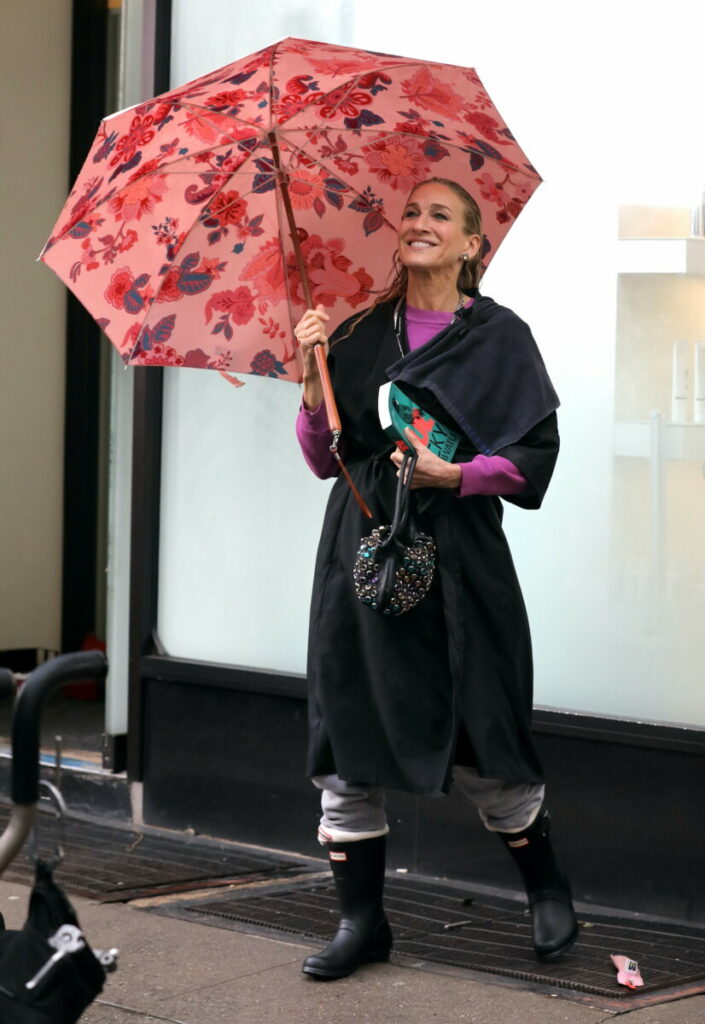 Sarah Jessica Parker portant des bottes de pluie Hunter noires