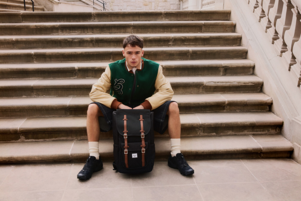 outfit de garçon pour l'école avec une veste de baseball